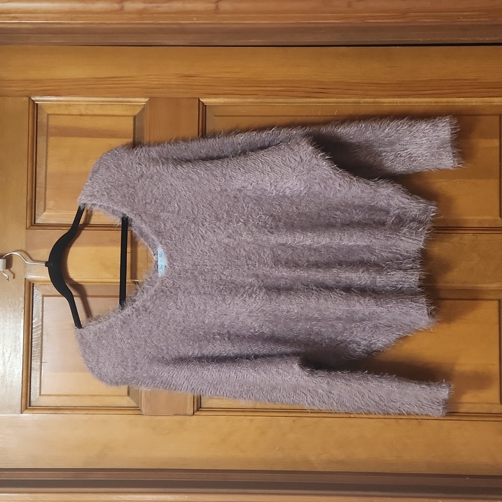 She & Sky Mauve/Purple Size Small/Medium Women's V-Neck Eyelash Sweater, EUC
